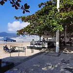AMPLO APTO com 2SUI e 1Q VISTA MAR a 50m da PRAIA