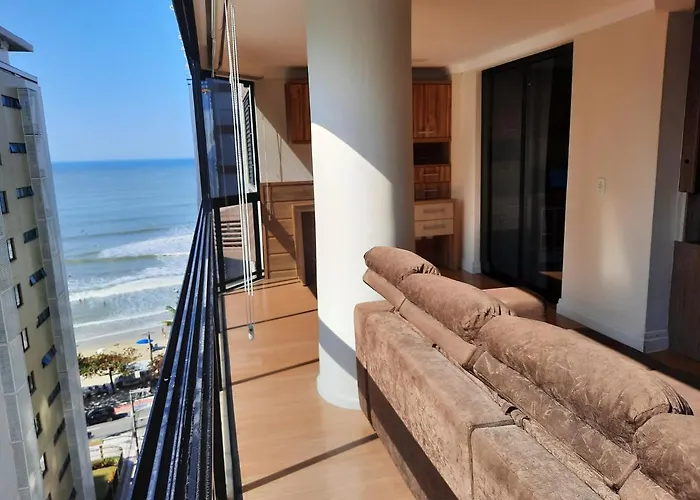 AMPLO APTO com 2SUI e 1Q VISTA MAR a 50m da PRAIA