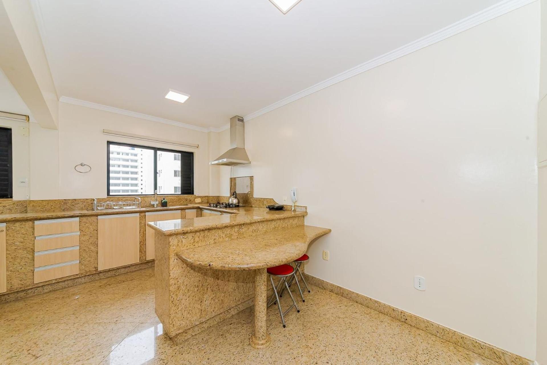 Apartamento Amplo Apto 2 1quarto Vista Mar 50m Da - Somente Familiares Balneario Camboriu